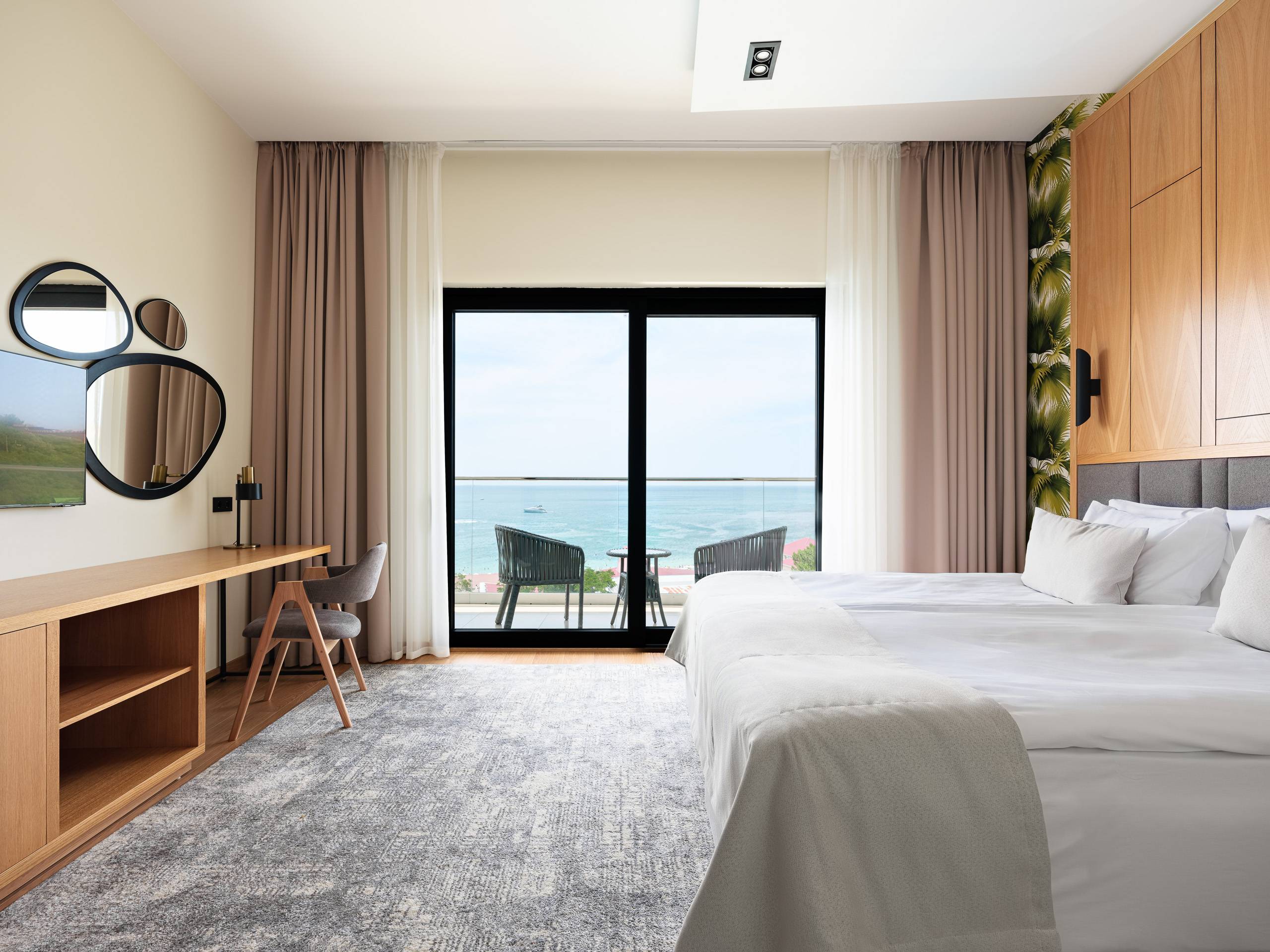 Изображение 4 - Номер Стандарт с видом на море - Отель Райморис - официальный сайт. Отдых на черном море. Геленджик. Бетта.