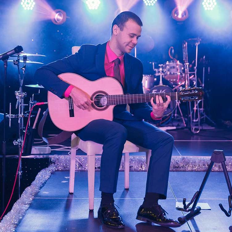 Выступление Александра Гришенкова в отеле Райморис | Новости | Отель Райморис - официальный сайт. Отдых на черном море. Геленджик. Бетта.